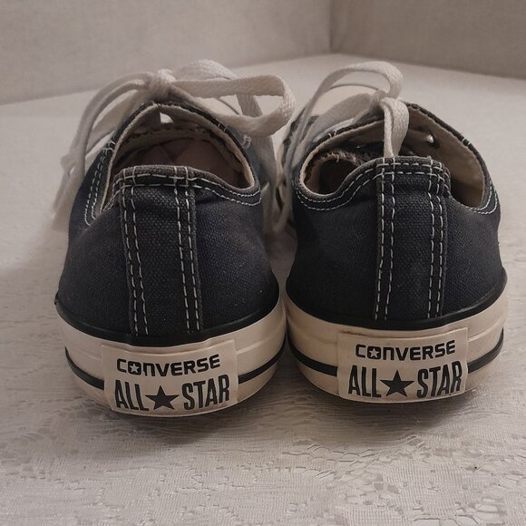 Converse Chuck Taylor All-Stars sz 8 - Picture 2 of 5